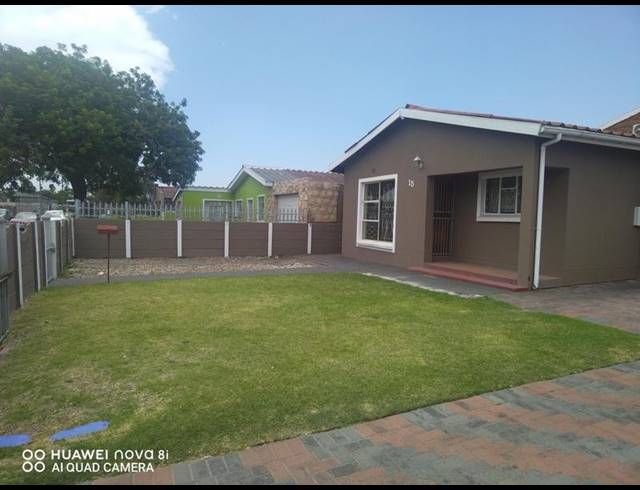 4 BEDROOM HOUSE FOR SALE IN UITSIG